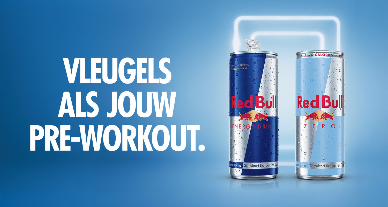 Twee Red Bull blikjes met slogan voor pre-workout.