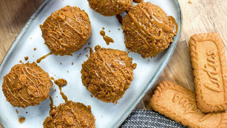 Biscoff truffels met karameldruppels en speculaas.